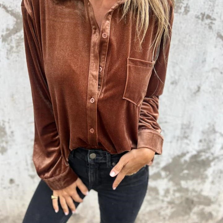 Damernas Elegant Satinblus med klassisk krage och bröstficka Mirla-Eva Jonsson