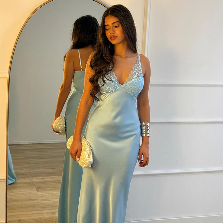 Damernas Elegant Silke Maxiklänning med Spetsdekoration Mirla-Eva Jonsson