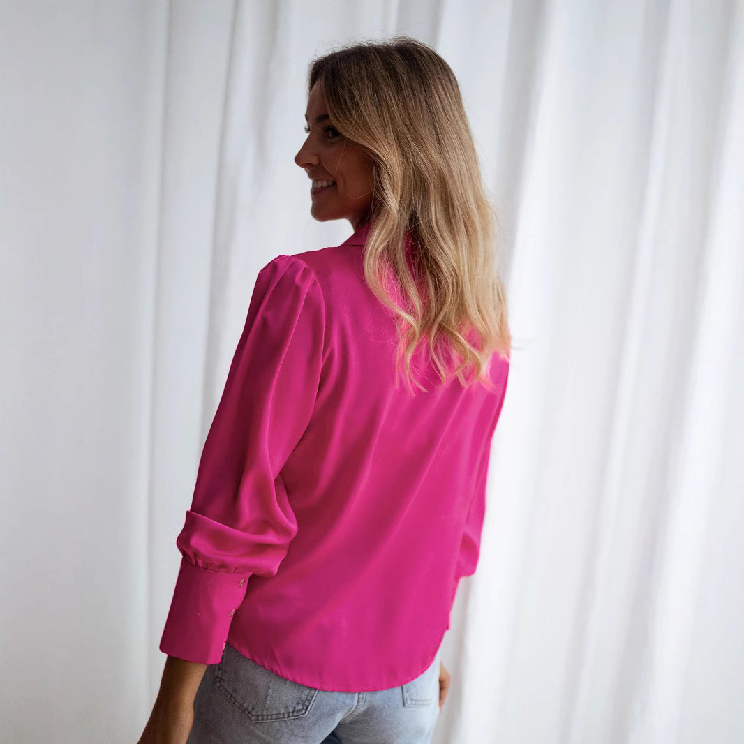 Damernas Elegant Silkesblus med Djup V-Hals och Klassisk Krage Mirla-Eva Jonsson
