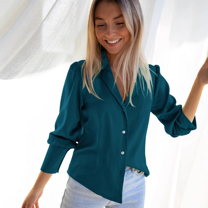 Damernas Elegant Silkesblus med Djup V-Hals och Klassisk Krage Mirla-Eva Jonsson