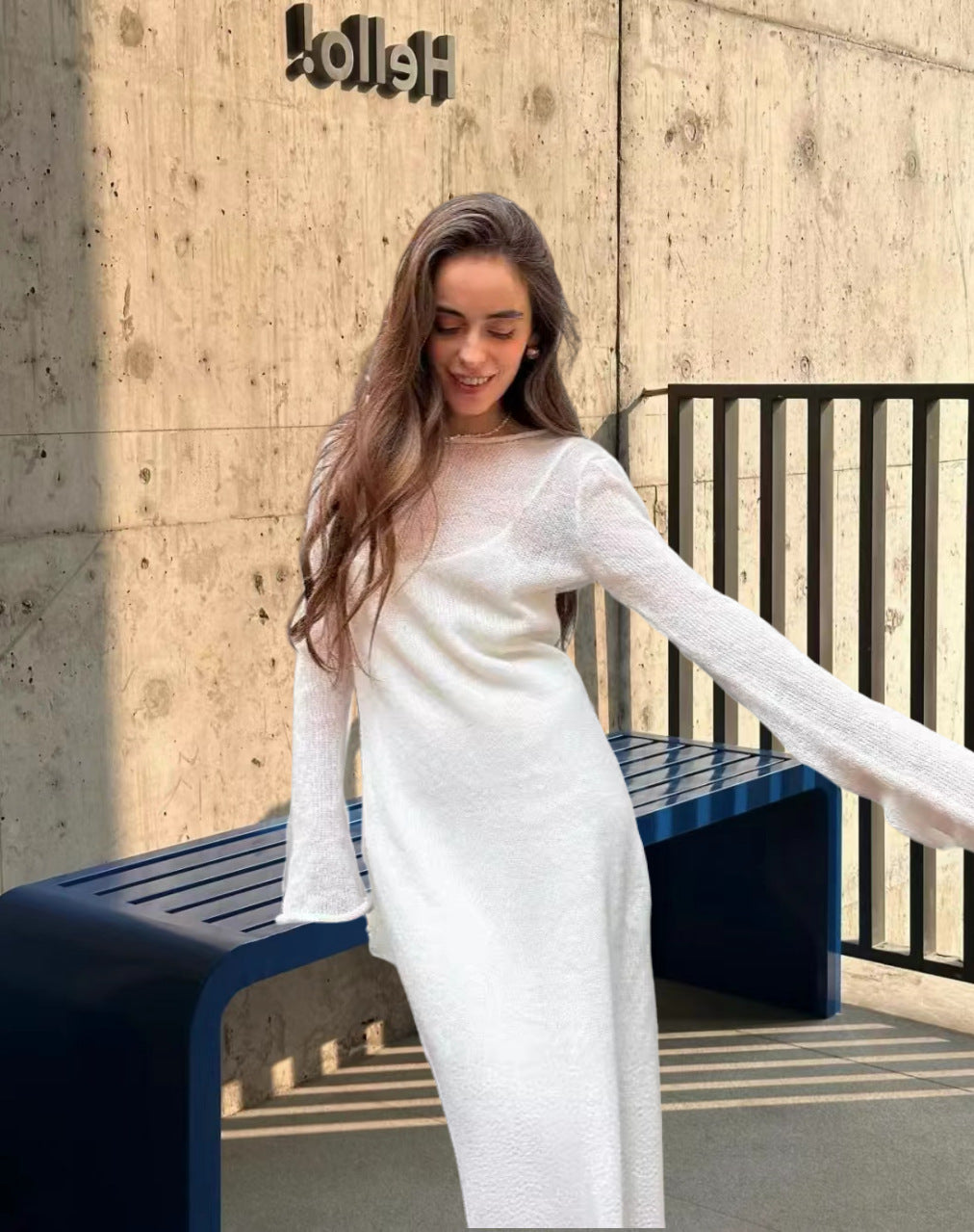 Damernas Elegant Stickad Klänning med Bred Skärning och Långa Ärmars Mirla-Eva Jonsson