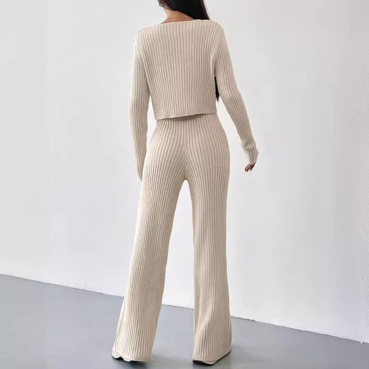 Damernas Elegant Stickad Lounge Set med V-Ringning och Höga Manschetter Mirla-Eva Jonsson