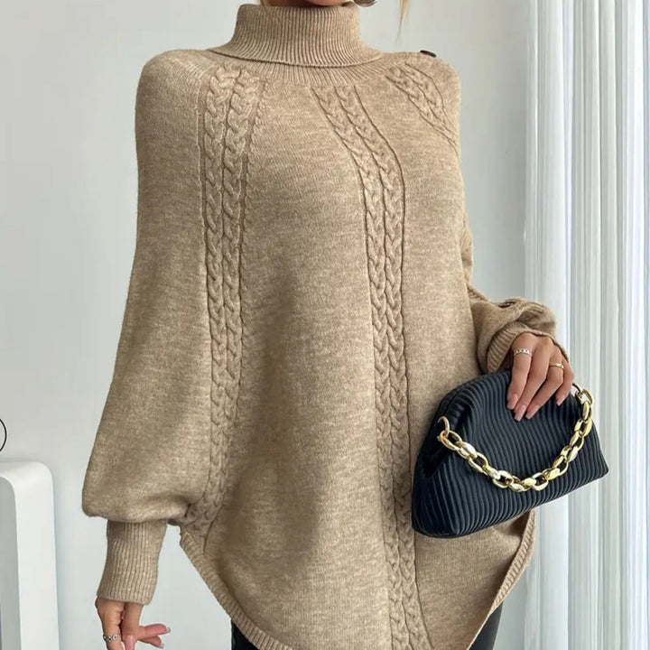 Damernas Elegant Strickponcho med Rullekrage och Flätmönster Mirla-Eva Jonsson