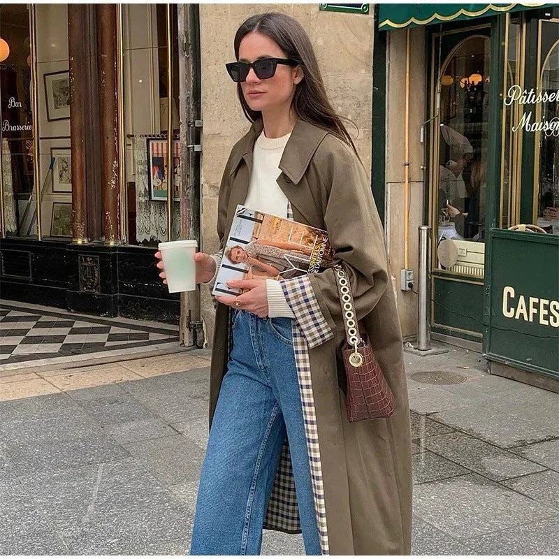 Damernas Elegant Trenchcoat med Smal Passform och Praktiska Fickor Mirla-Eva Jonsson