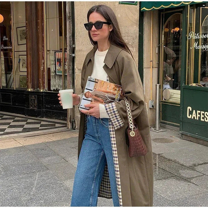 Damernas Elegant Trenchcoat med Smal Passform och Praktiska Fickor Mirla-Eva Jonsson