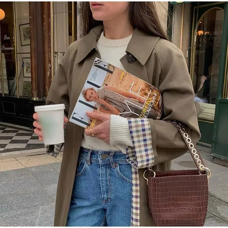 Damernas Elegant Trenchcoat med Smal Passform och Praktiska Fickor Mirla-Eva Jonsson