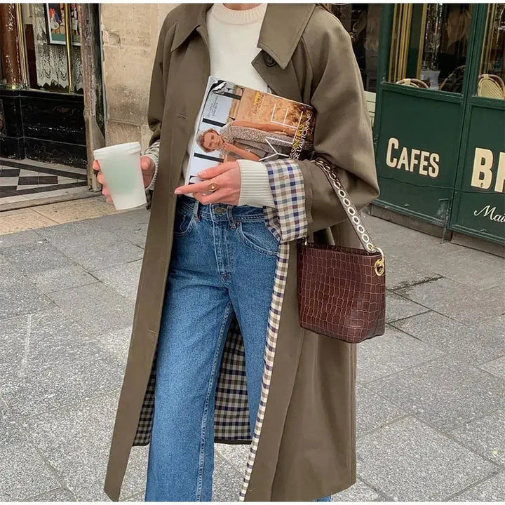 Damernas Elegant Trenchcoat med Smal Passform och Praktiska Fickor Mirla-Eva Jonsson
