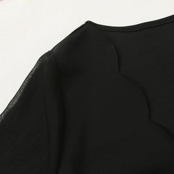 Damernas Elegant V-ringad Miniklädning med transparenta långa ärmar och ädelstensäcken Eva Jonsson-Eva Jonsson