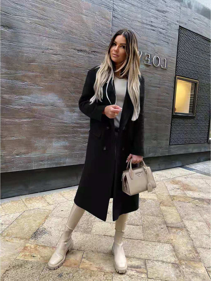 Damernas Elegant och Tidlös Ullkappa med Dubbelknäppning Mirla-Eva Jonsson