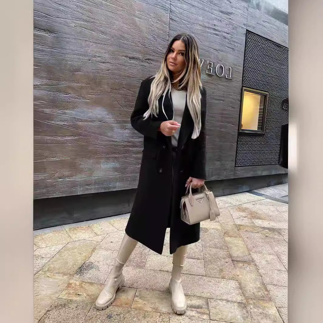 Damernas Elegant och Tidlös Ullkappa med Dubbelknäppning Mirla-Eva Jonsson