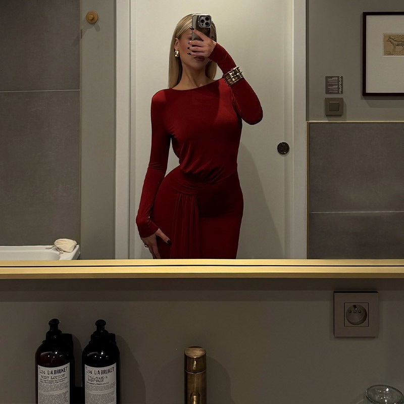Damernas Eleganta Långärmad Aftonklänning med Asymmetrisk Skärning Mirla-Eva Jonsson