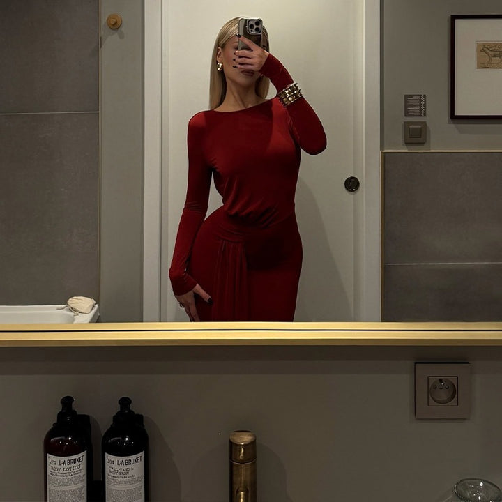 Damernas Eleganta Långärmad Aftonklänning med Asymmetrisk Skärning Mirla-Eva Jonsson