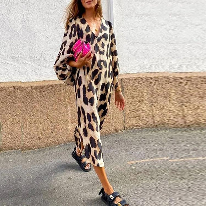 Damernas Eleganta Leo-Midiklänning med V-ringning och vida ärmar Mirla-Eva Jonsson