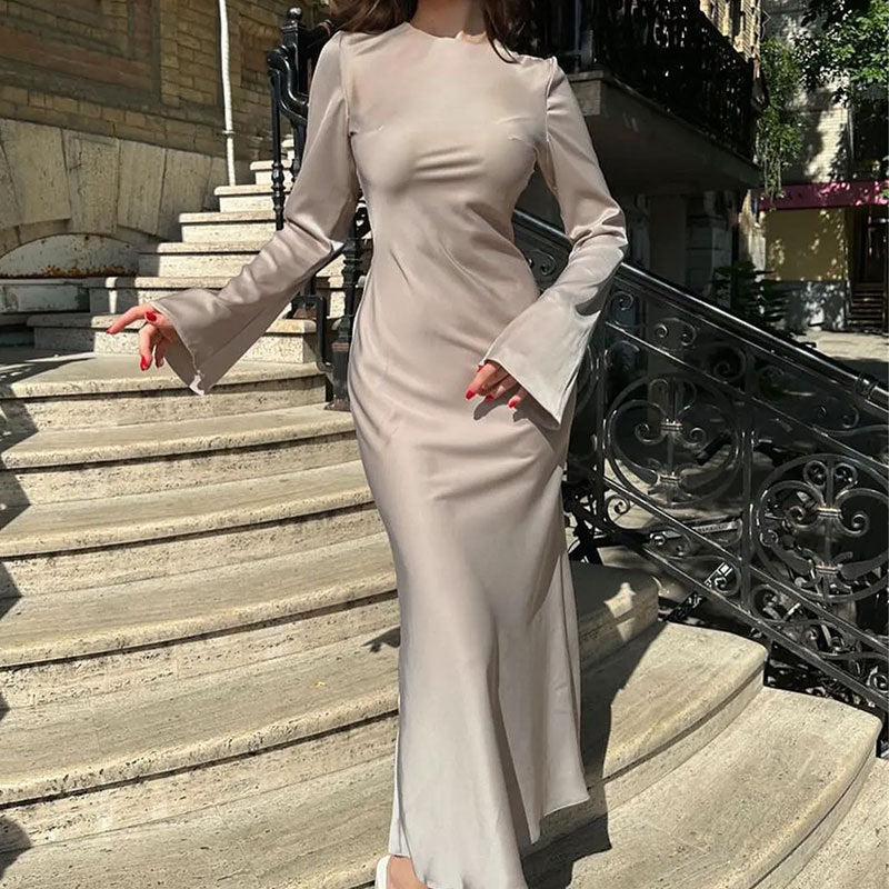 Damernas Eleganta Maxiklänning med Vid Passform och Eleganta Ärmar Mirla-Eva Jonsson