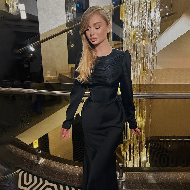 Damernas Eleganta Maxiklänning med raffinerade draperingsdetaljer och lång ärm Mirla-Eva Jonsson