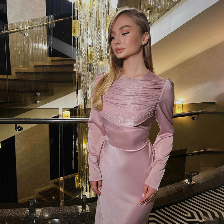 Damernas Eleganta Maxiklänning med raffinerade draperingsdetaljer och lång ärm Mirla-Eva Jonsson