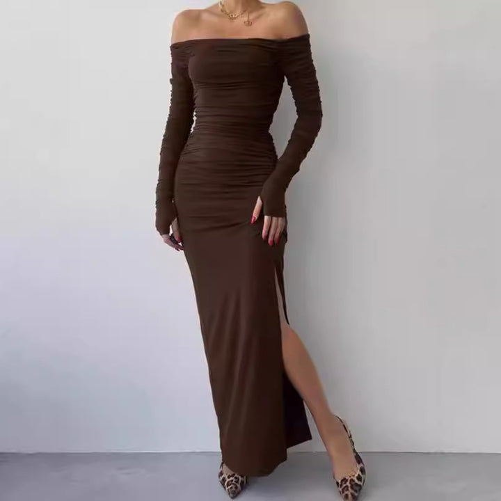 Damernas Eleganta Off-Shoulder Maxiklänning med Rynkning och Långa Ärmar Mirla-Eva Jonsson