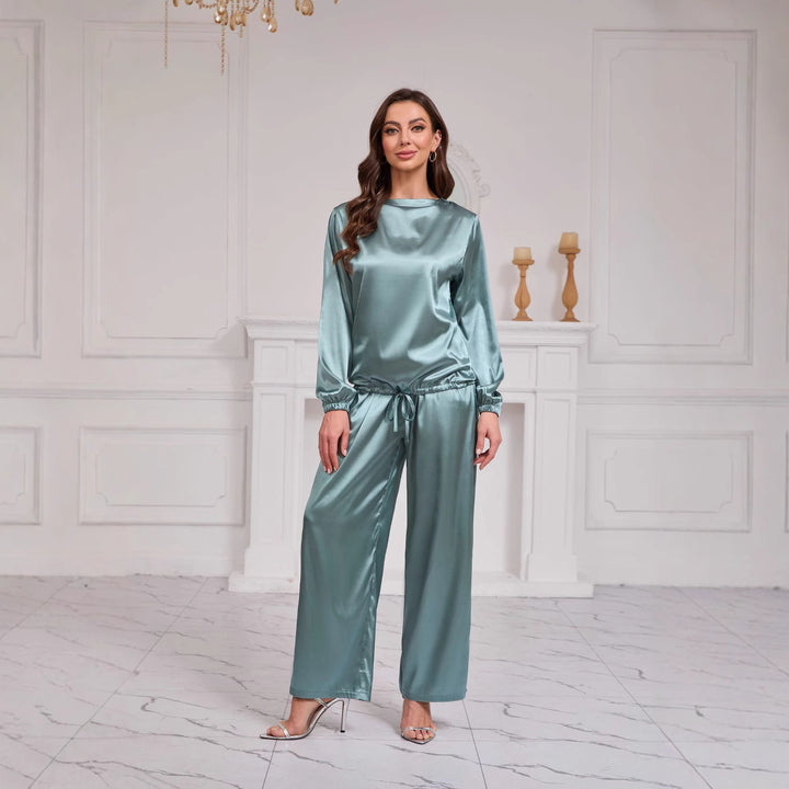 Damernas Eleganta Satin-Loungewear-Set med vid passform och extravaganta puffärmar Mirla-Eva Jonsson