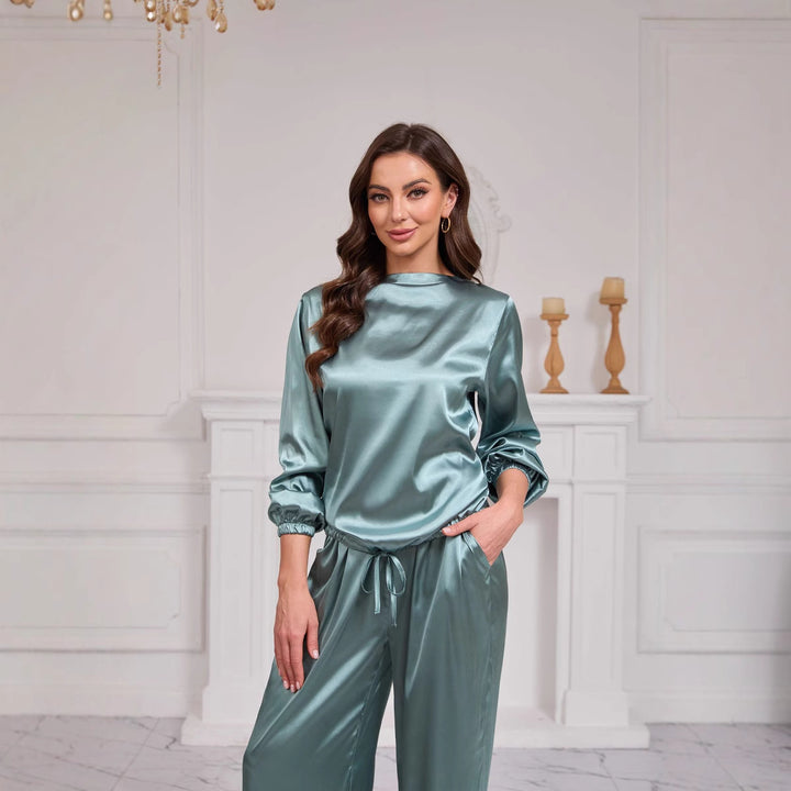 Damernas Eleganta Satin-Loungewear-Set med vid passform och extravaganta puffärmar Mirla-Eva Jonsson