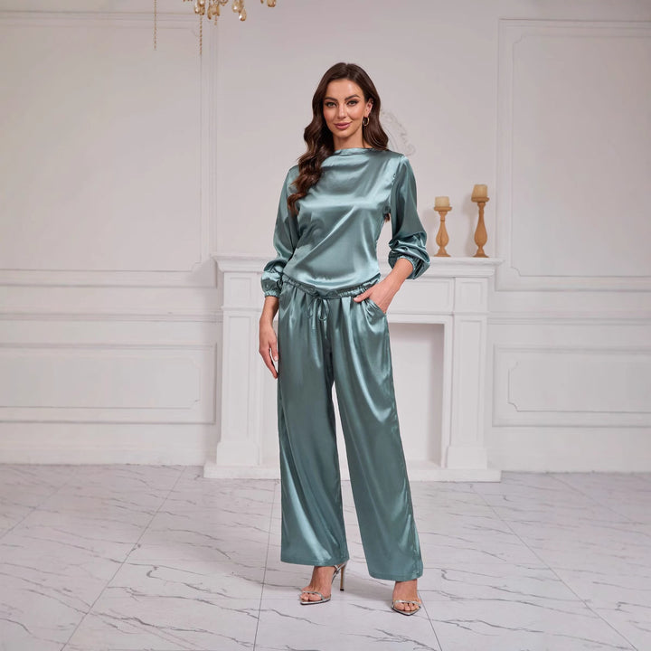 Damernas Eleganta Satin-Loungewear-Set med vid passform och extravaganta puffärmar Mirla-Eva Jonsson
