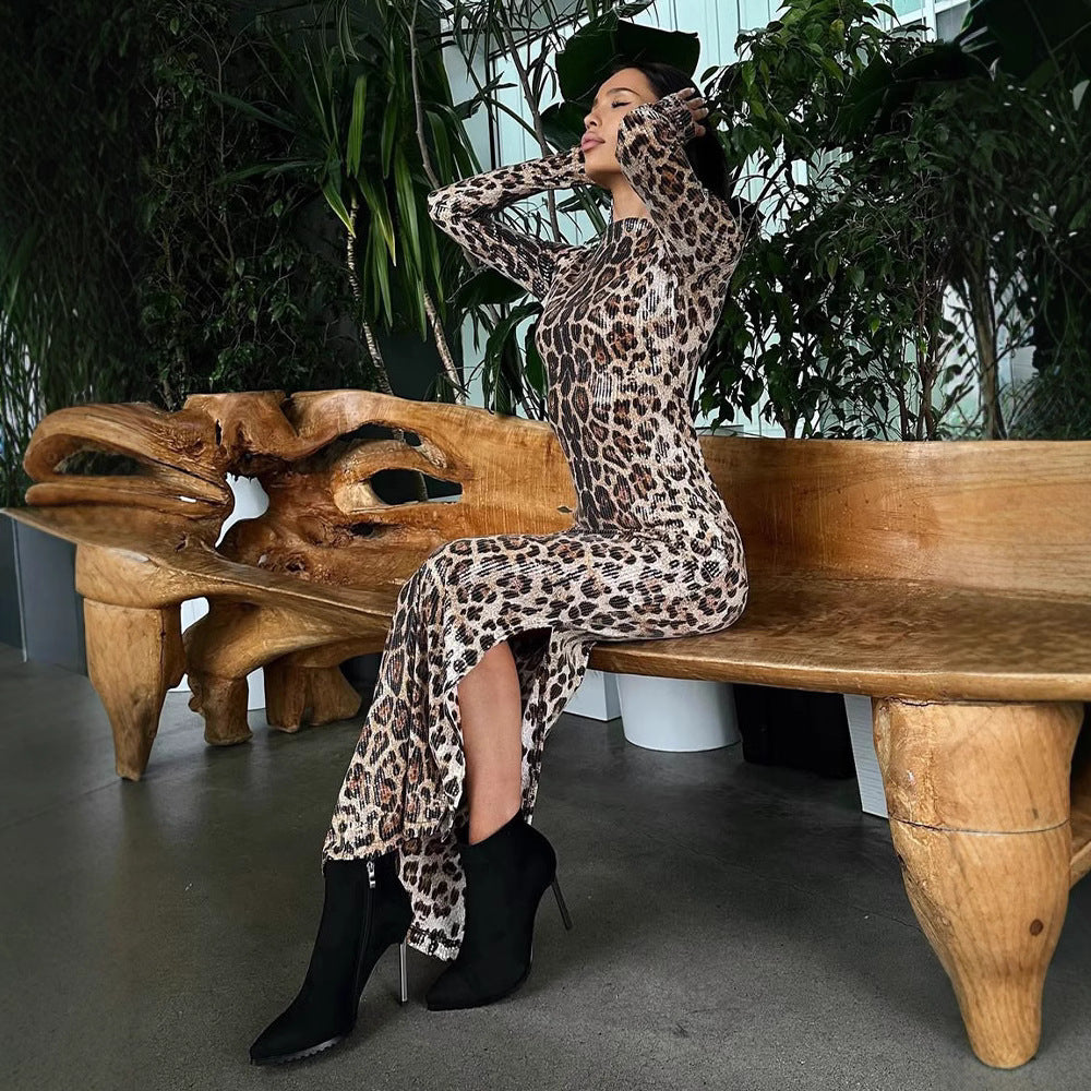 Damernas Figurformande Maxiklänning med Leopardsmönster och hög slits Mirla-Eva Jonsson