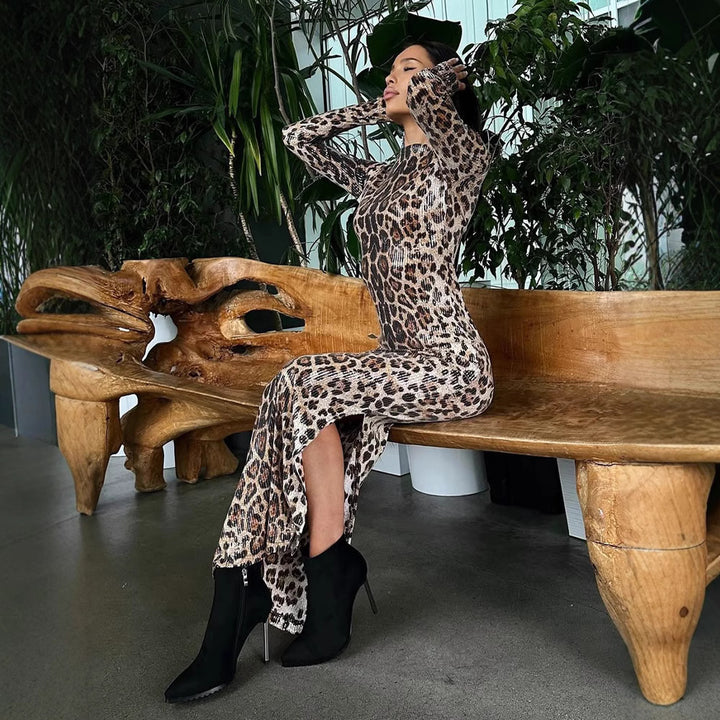 Damernas Figurformande Maxiklänning med Leopardsmönster och hög slits Mirla-Eva Jonsson