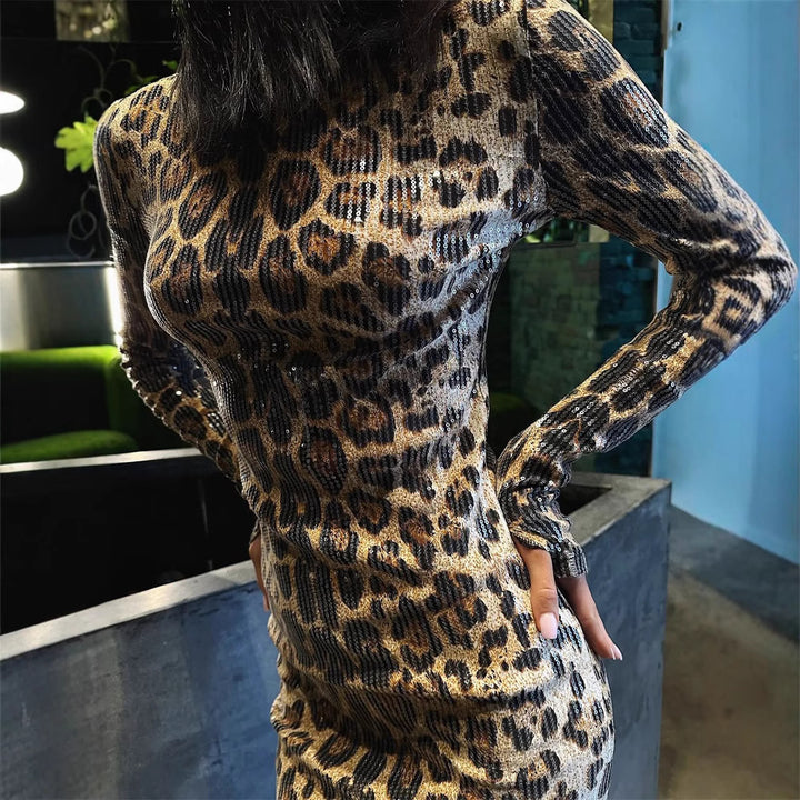 Damernas Figurformande Maxiklänning med Leopardsmönster och hög slits Mirla-Eva Jonsson