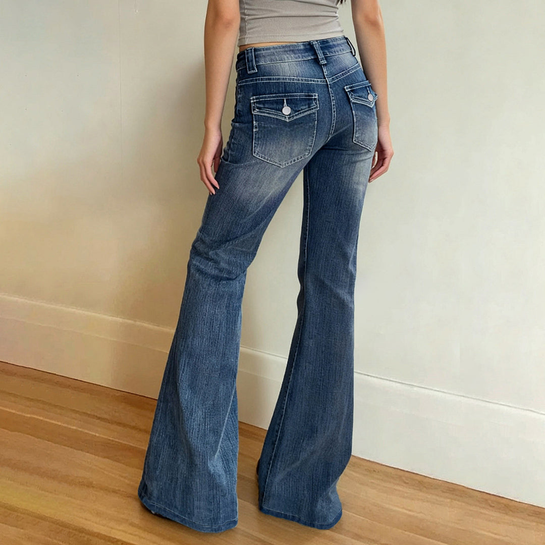 Damernas Flared Jeans i avslappnad vintage-stil med hög midja och stiliga tvättar Mirla-Eva Jonsson
