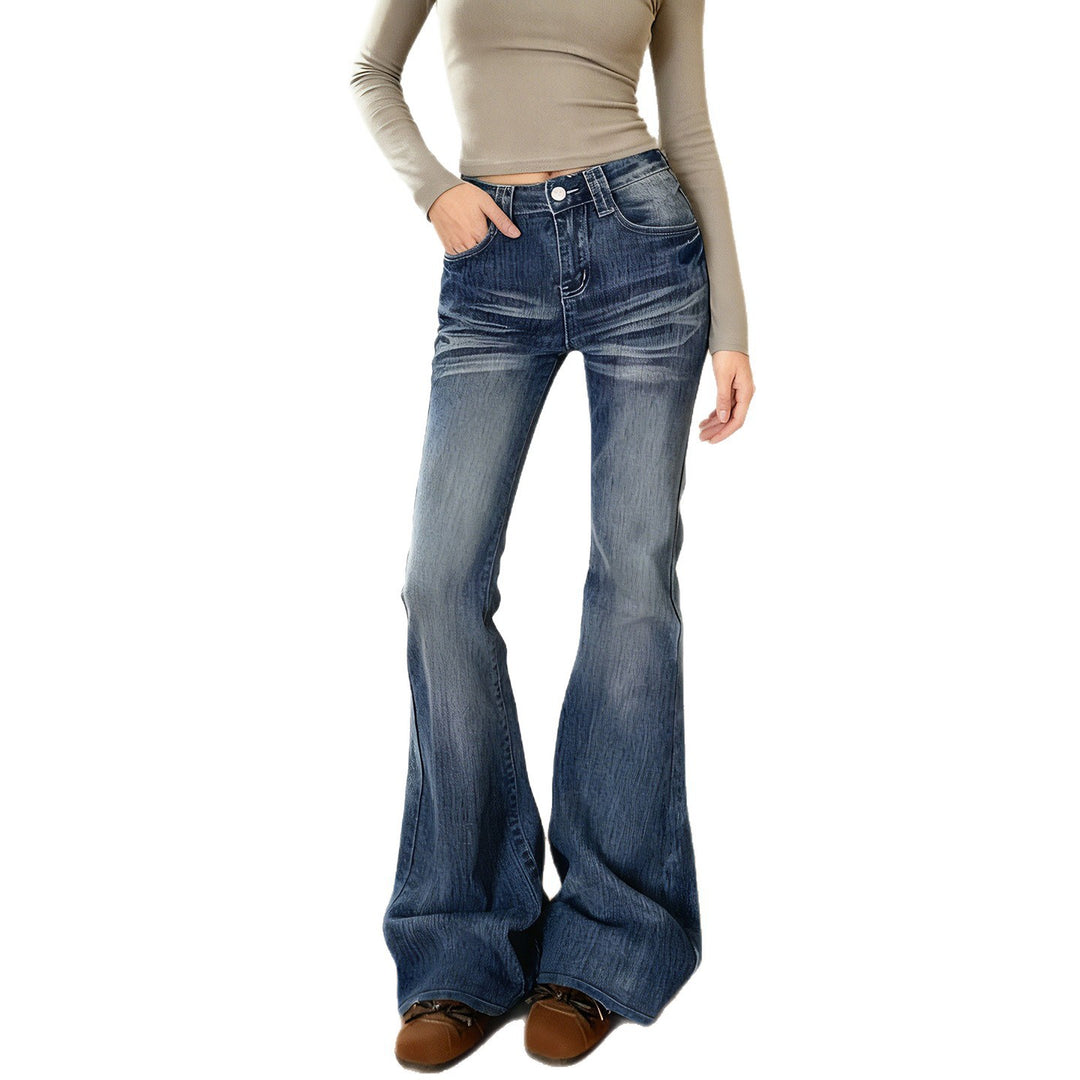 Damernas Flared Jeans i avslappnad vintage-stil med hög midja och stiliga tvättar Mirla-Eva Jonsson