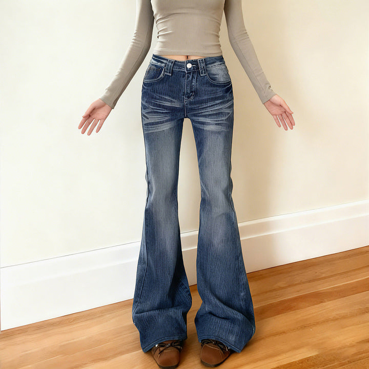 Damernas Flared Jeans i avslappnad vintage-stil med hög midja och stiliga tvättar Mirla-Eva Jonsson