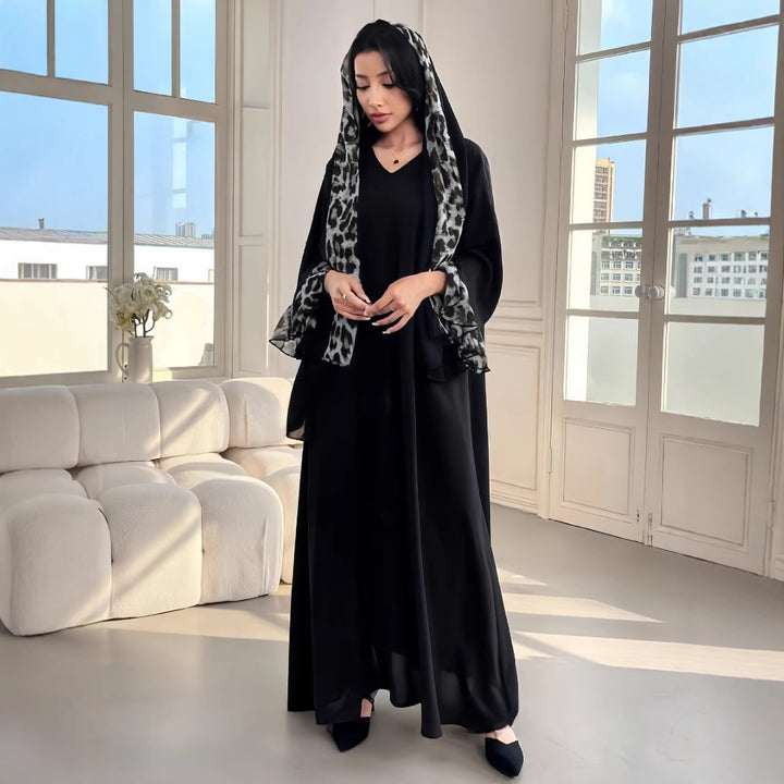 Damernas Flödande Maxiklänning med eleganta ärmar och V-urringning Mirla-Eva Jonsson