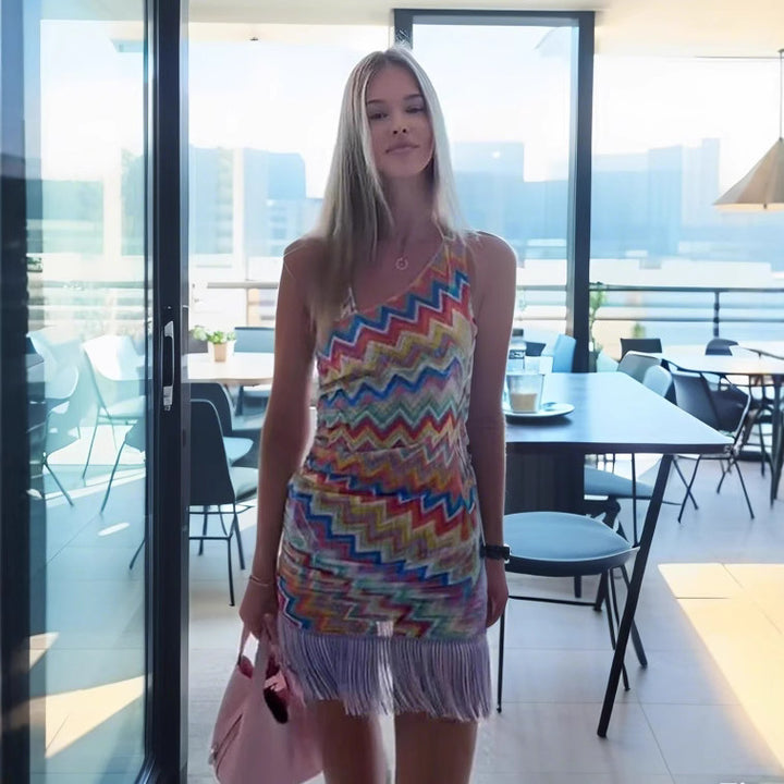 Damernas Fransen Minikjol med zigzagmönster och off-shoulder design Mirla-Eva Jonsson