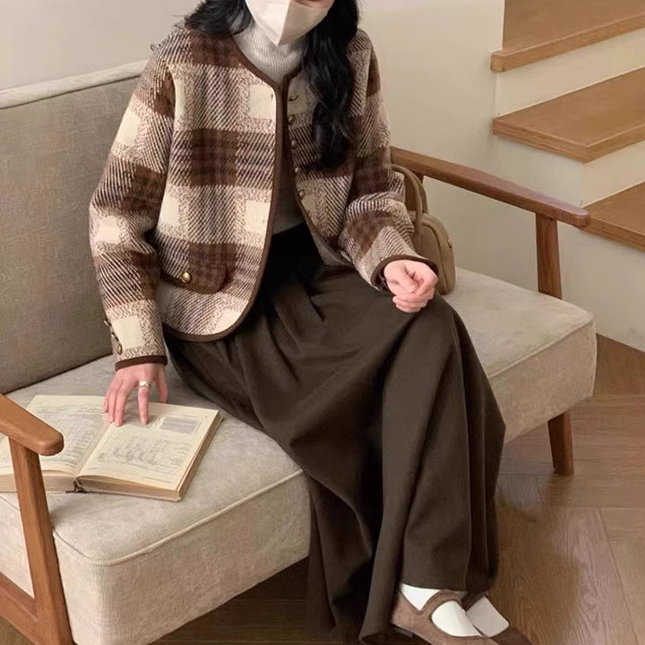Damernas Fritidsblazer med Elegant Rutig Mönstring och Knapppdetaljer Eva Jonsson-Eva Jonsson
