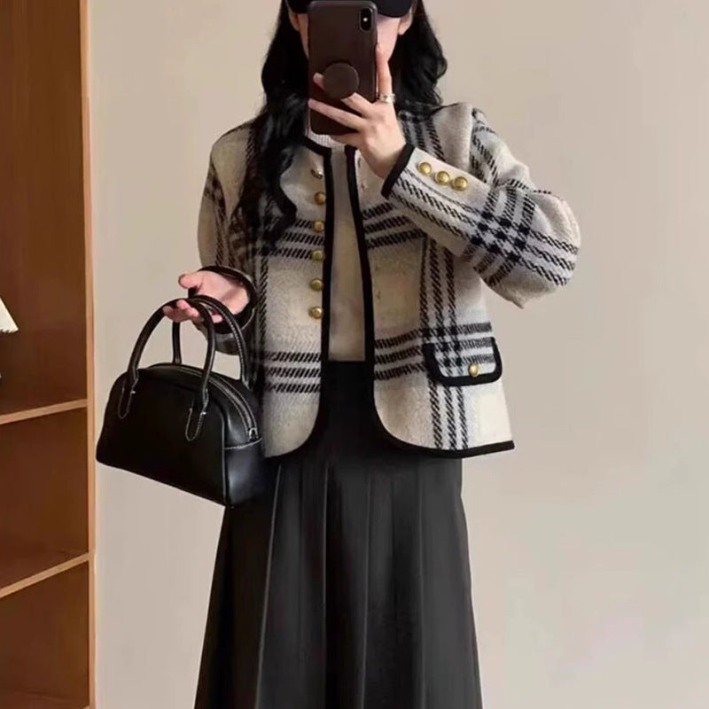 Damernas Fritidsblazer med Elegant Rutig Mönstring och Knapppdetaljer Eva Jonsson-Eva Jonsson
