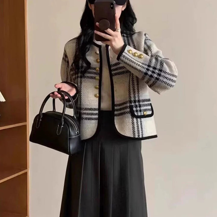 Damernas Fritidsblazer med Elegant Rutig Mönstring och Knapppdetaljer Eva Jonsson-Eva Jonsson