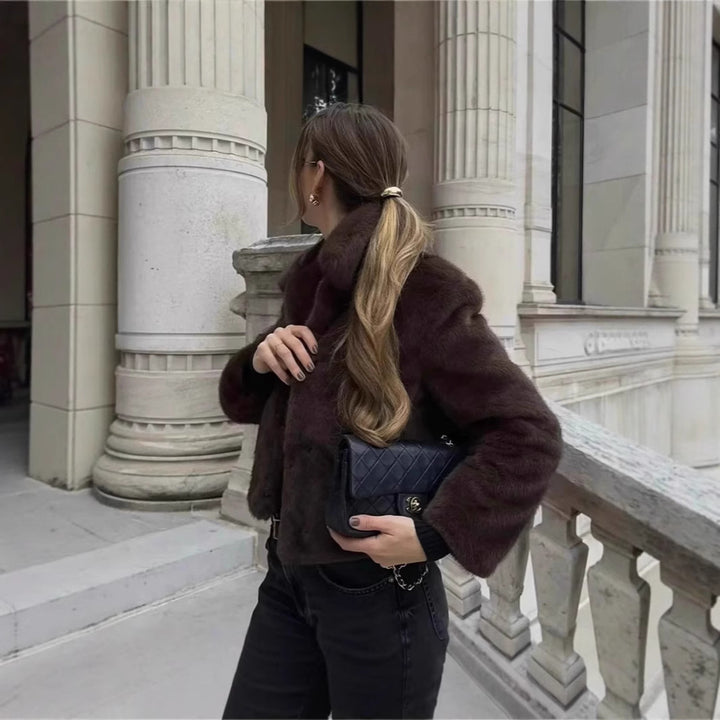 Damernas Fuzzy Konstpälsjacka med elegant krage och öppen skärning Eva Jonsson-Eva Jonsson