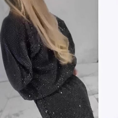Damernas Glittrande Fritidsset med Croppad Tröja och Bekväm Byxa Mirla-Eva Jonsson