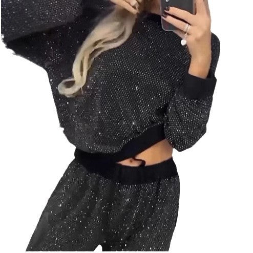 Damernas Glittrande Fritidsset med Croppad Tröja och Bekväm Byxa Mirla-Eva Jonsson