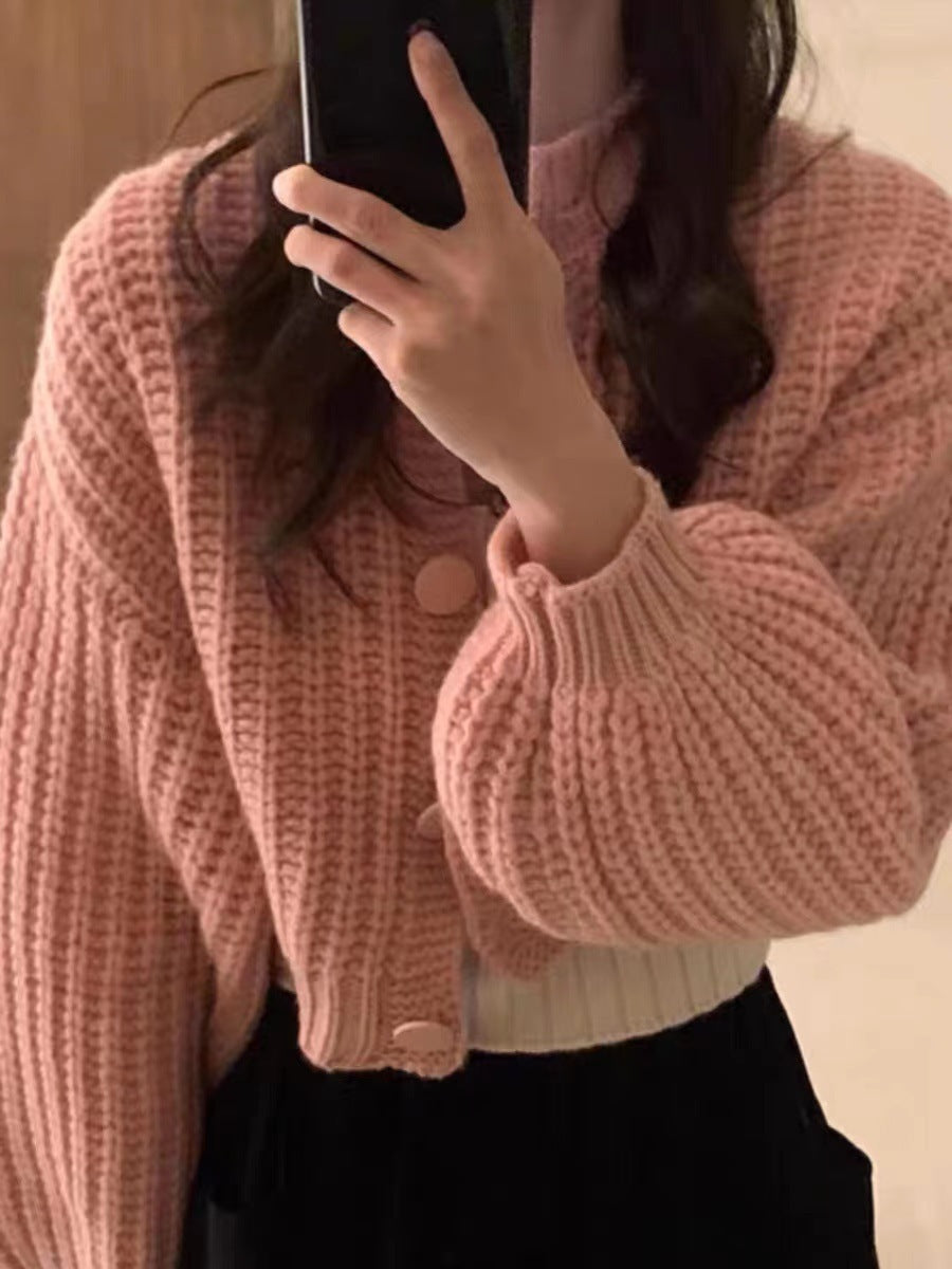 Damernas Grov Stickad Cardigan med Voluminösa Ärmar och Stora Knappar Mirla-Eva Jonsson