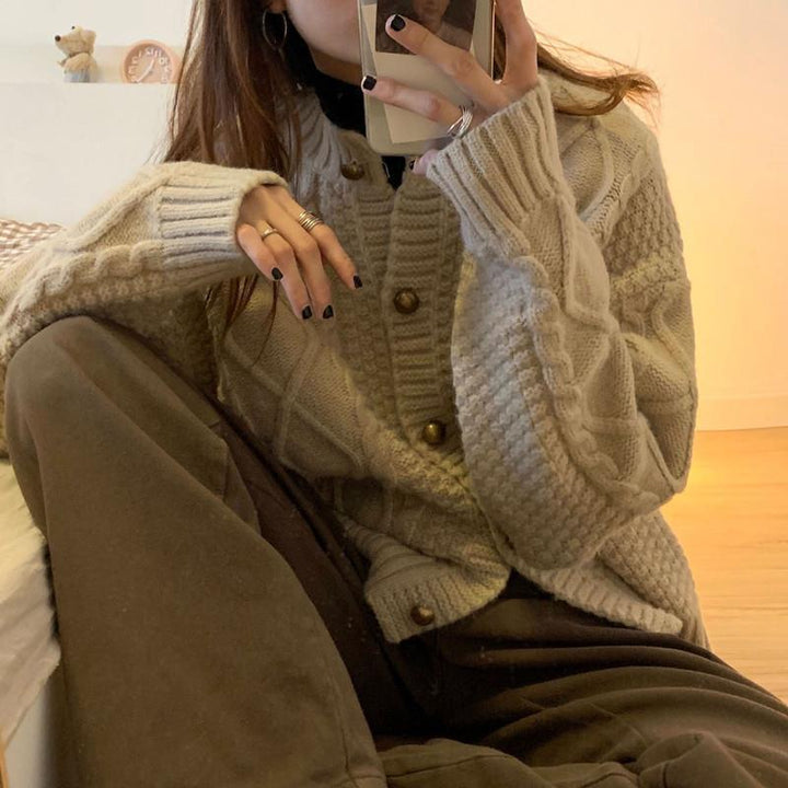 Damernas Grovstickad Cardigan med Knappar och Flätmönster Mirla-Eva Jonsson