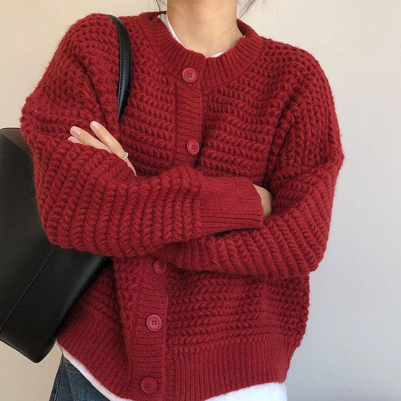 Damernas Grovstickad Jacka med Knappdetaljer och Oversized Snitt Mirla-Eva Jonsson