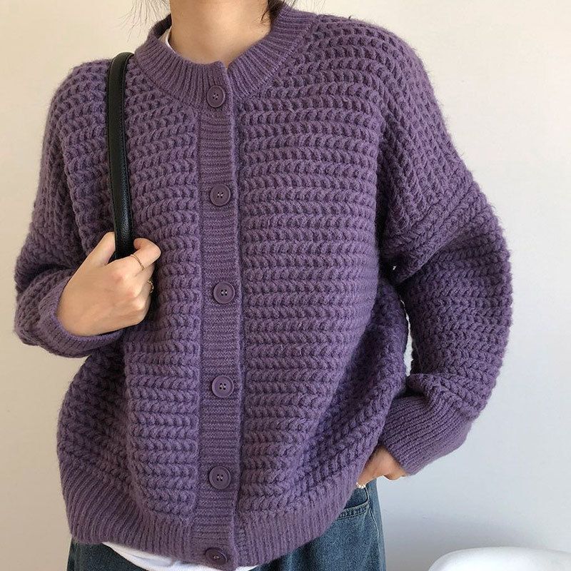 Damernas Grovstickad Jacka med Knappdetaljer och Oversized Snitt Mirla-Eva Jonsson
