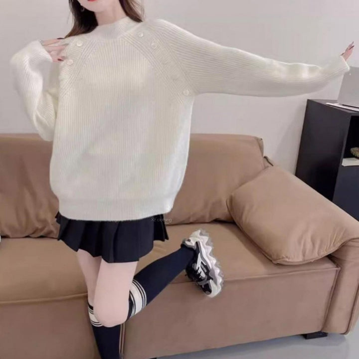 Damernas Grovstickad Tröja med Modern Ståkrage och Knapppdetaljer Mirla-Eva Jonsson