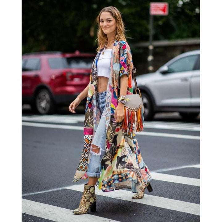 Damernas Kimono med Färgglad Patchwork-design och Flödande Tyg Mirla-Eva Jonsson