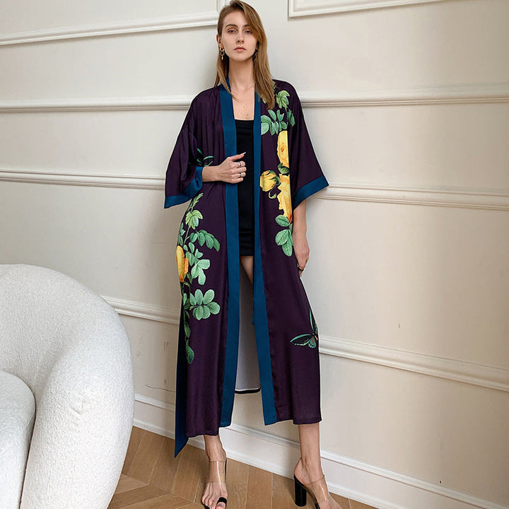 Damernas Kimono-robe med Fint Blommönster och Flödande Snitt Mirla-Eva Jonsson