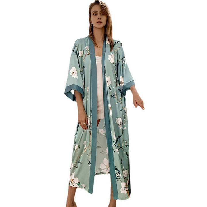 Damernas Kimono-robe med Fint Blommönster och Flödande Snitt Mirla-Eva Jonsson