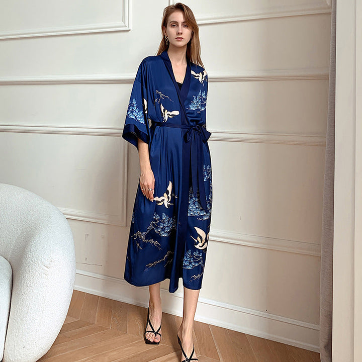 Damernas Kimono-robe med Fint Blommönster och Flödande Snitt Mirla-Eva Jonsson