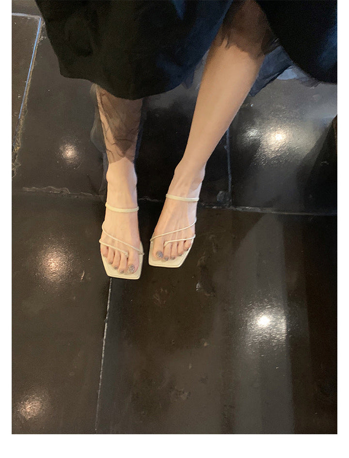 Damernas Klassiska Tådelade Sandaler med Elegant Remdesign och Bekväm Fotbädd Mirla-Eva Jonsson