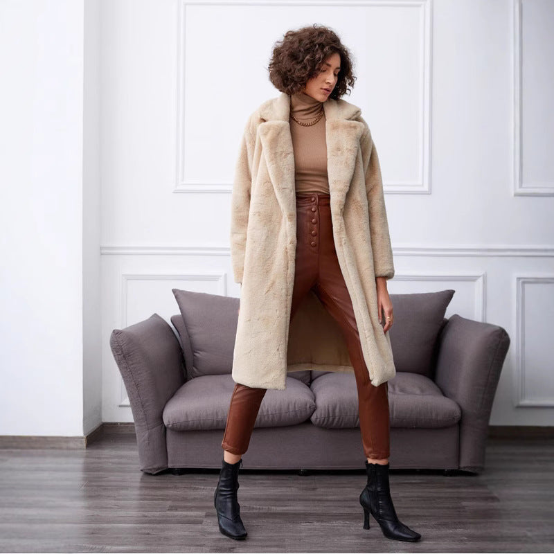 Damernas Lång Kunstpälskappa med elegant Reverskrage och praktiska fickor Eva Jonsson-Eva Jonsson