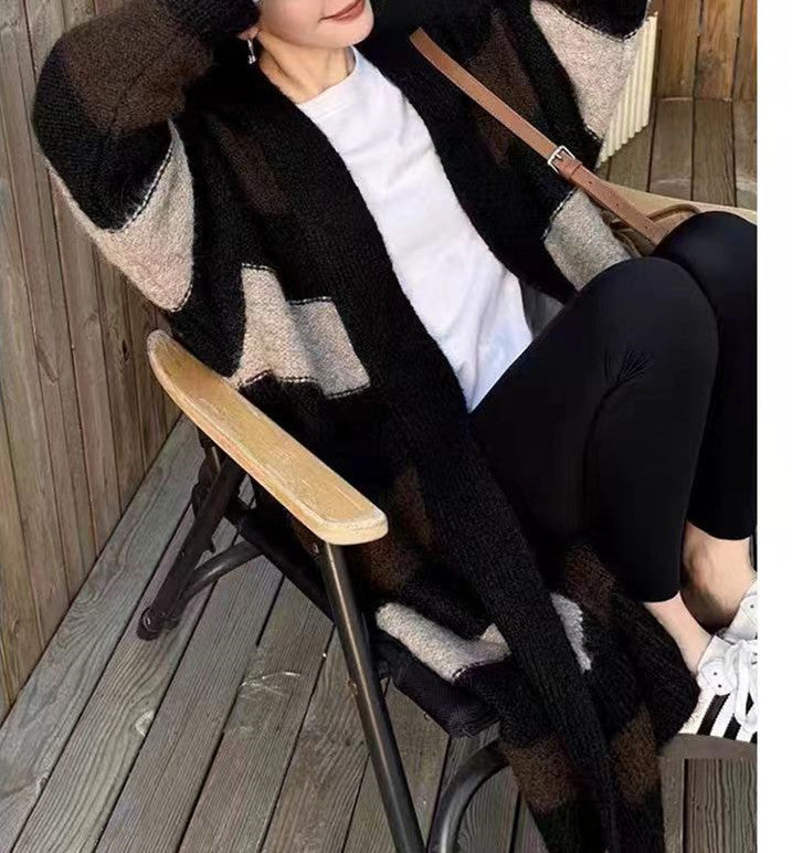 Damernas Lång Stickad Cardigan med Geometriskt Mönster Mirla-Eva Jonsson